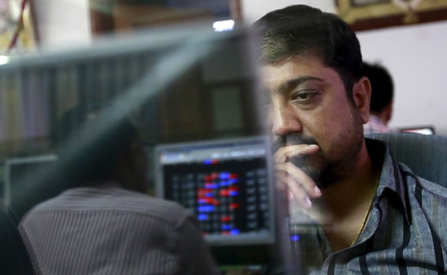Indian Bond Yield Curve May Invert As Rate Hikes Near End: Axis Bank Treasury Head