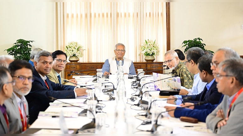 बांग्लादेश में चुनाव से पहले यूनुस प्रशासन में उथल-पुथल, एक और सलाहकार ने दिया इस्तीफा