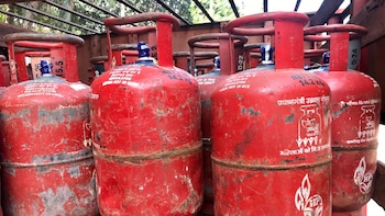 Delhi Government Makes PNG Connection Mandatory For Businesses Amid LPG Supply Crunch