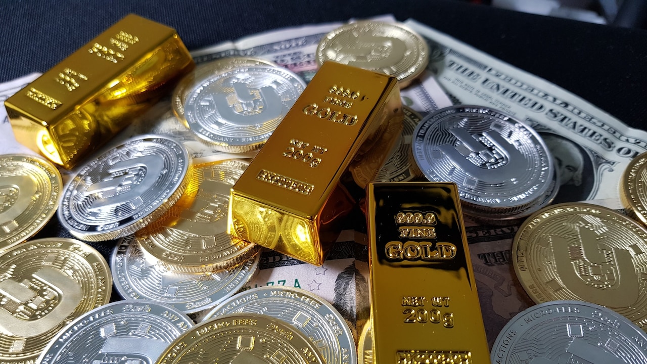 Gold, Silver ETFs Tumble Over 3% as US Rate Fears Spark Bullion Selloff: Check Key Losers