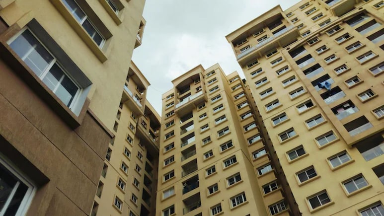 Trending News : 22 वर्षांच्या तरुणीचा सोसायटीतील काकांना दणका, चक्क 62 लाखांचा ठोकला दावा; काय आहे प्रकरण?