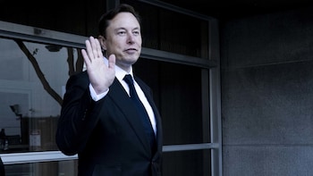 Elon Musk Says He Isn't Selling His SpaceX Shares As IPO Looms