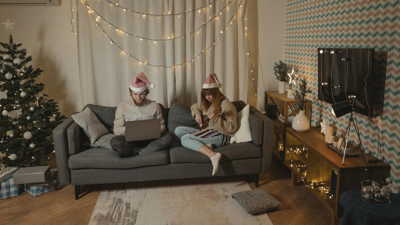 Update your Christmas festive living room with designer sofas at Flipkart Sale Update your Christmas festive living room with designer sofas at Flipkart Sale