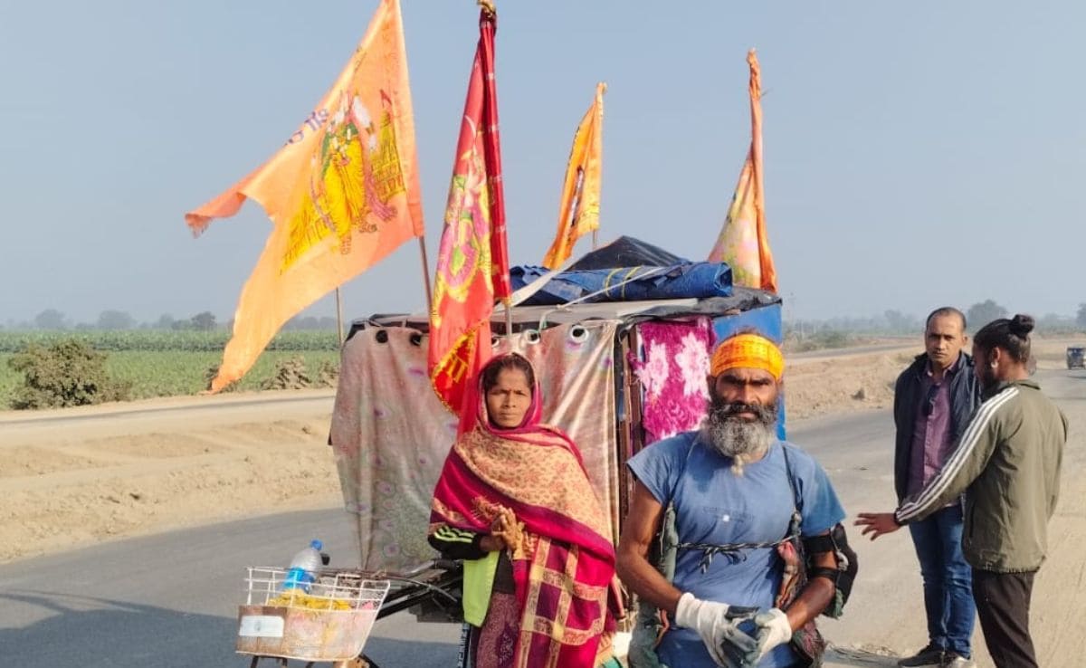 पत्नी और बेटे के साथ दंडवत यात्रा करते हुए बुरहानपुर पहुंचे दंडवत यात्री नरेश गंगवाल