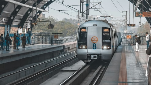न लाइन न झंझट, सिर्फ 2 मिनट में WhatsApp से बुक करें Delhi Metro की टिकट