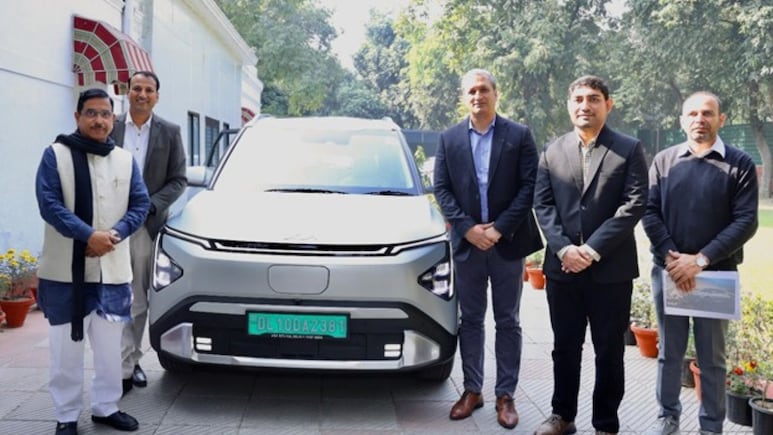 Union Minister Pralhad Joshi Checks Out Kia Carens Clavis EV