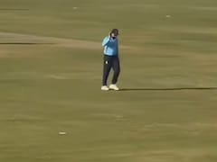 VIDEO: स्कूल बैग में वड़ा पाव लेकर स्टेडियम पहुंचा फैन, रोहित शर्मा के प्रतिक्रिया ने लूट ली महफिल