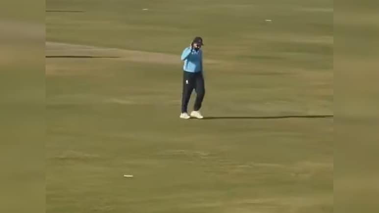 VIDEO: स्कूल बैग में 'वड़ा पाव' लेकर स्टेडियम पहुंचा फैन, रोहित शर्मा के प्रतिक्रिया ने लूट ली महफिल