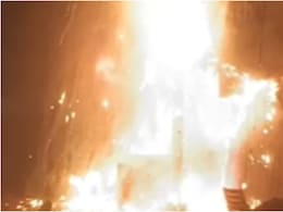 Sidhi News: आधी रात मेडिकल स्टोर में लगी आग, डेढ़ करोड़ रुपये से अधिक के नुकसान की आशंका