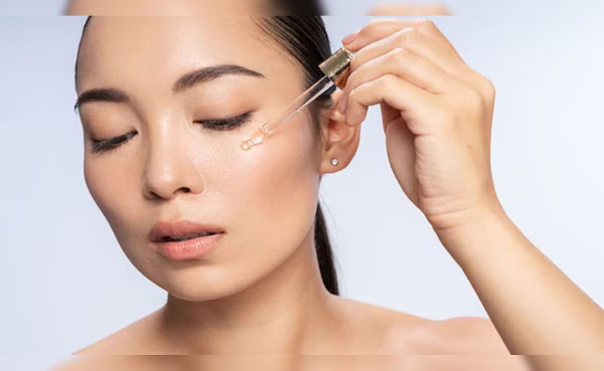 चेहरे पर कौन सा तेल लगाने से एजिंग के साइन कम हो जाते हैं? जानें स्किन को जवां रखने के लिए कौन सा तेल लगाएं