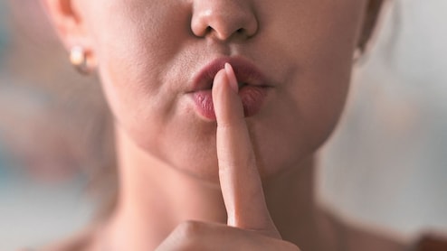 शांत राहण्याचे 10 जबरदस्त फायदे, जास्त शांत राहिल्याने काय होतं? जाणून घेऊया शांत राहण्याचे 10 जबरदस्त फायदे, जास्त शांत राहिल्याने काय होतं? जाणून घेऊया