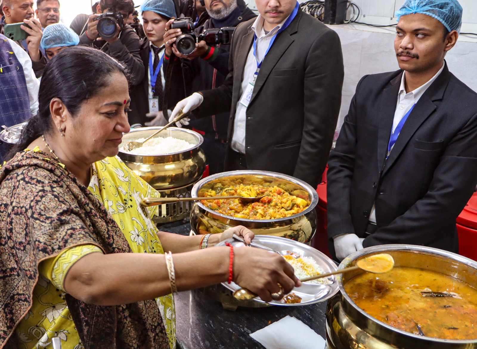 दिल्ली में कहां-कहां है 5 रुपये थाली अटल कैंटीन, यहां देखिए पूरी लिस्ट