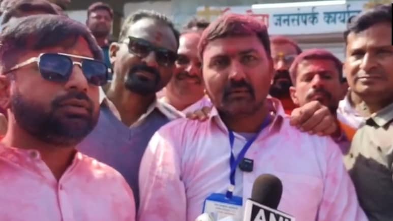 कौन हैं शिवसेना शिंदे के नेता ओम प्रकाश, जिन्होंने मुस्लिम बहुल मालेगांव नगर पंचायत में धमाकेदार जीत पाई