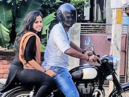 पत्नीसोबत बुलेट राईड..CSK ने शेअर केला फोटो, T-20 वर्ल्डकपही खेळणार, स्टार क्रिकेटरला तुम्ही ओळखलं का?