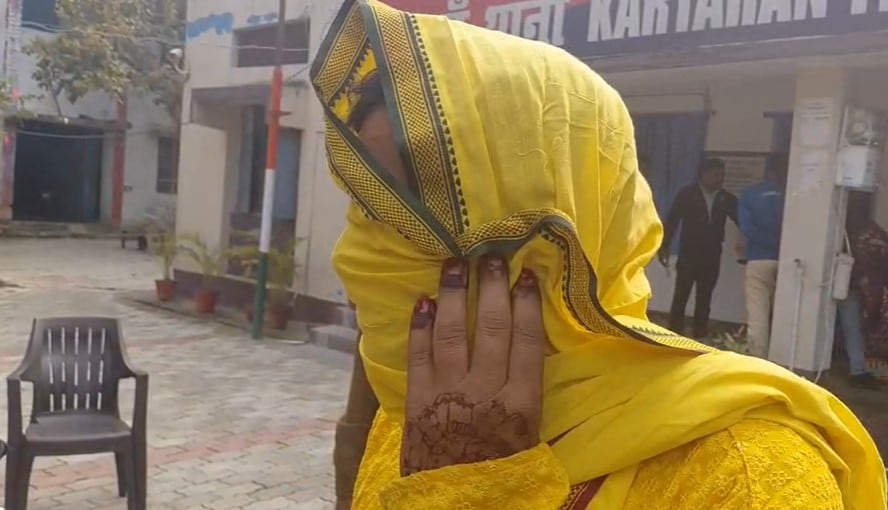 बड़ी बहन को 10 हजार में खरीदकर शादी करने वाला कुंदन बड़ी बहन को 10 हजार में खरीदकर शादी करने वाला कुंदन