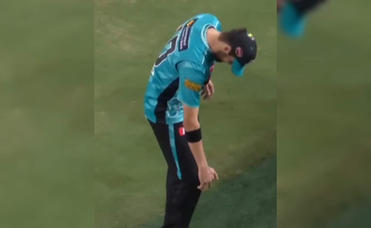 BIg Blow For Pakistan Ahead Of T20 World Cup? Shaheen Afridi Limps Off The Field In BBL