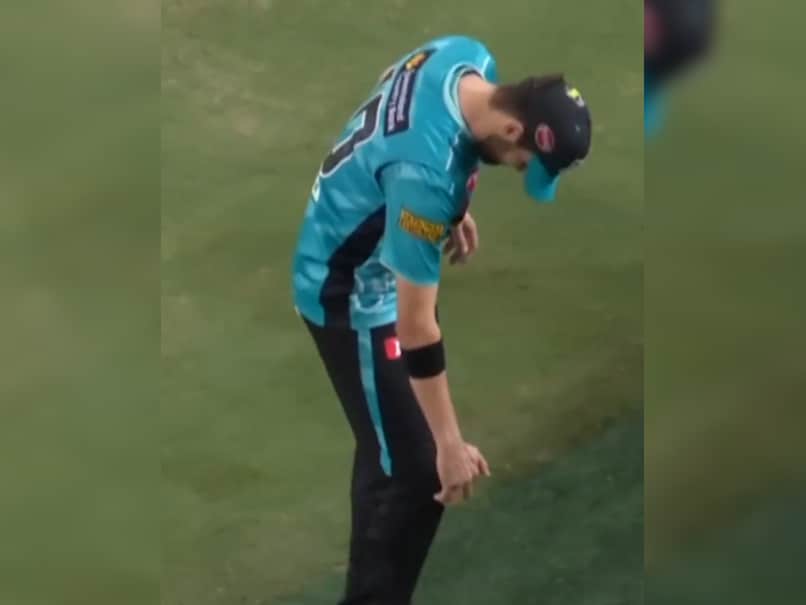 Big Blow For Pakistan Ahead Of T20 World Cup? Shaheen Afridi Limps Off The Field In BBL