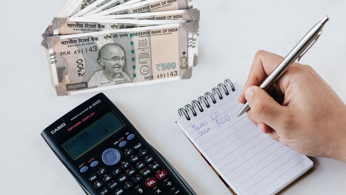 Income Tax Rules 2026: बदल गया टैक्स का गणित!  इन 5 नए नियमों से आपकी जेब में बचेगा ज्यादा पैसा, जानें स्लैब से लेकर रिफंड तक सब कुछ