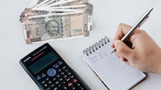 income Tax रिफंड अटकने से हैं परेशान? 31 दिसंबर से पहले फाइल करें रिवाइज्ड ITR, वरना हाथ से निकल जाएगा पैसा, जानें पूरा प्रोसेस