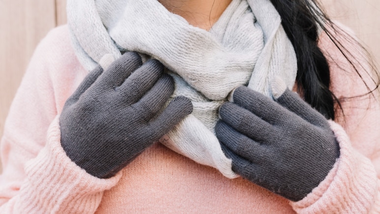 Hands And Feet Always Cold? Why This Happens And Easy Solutions For Winter