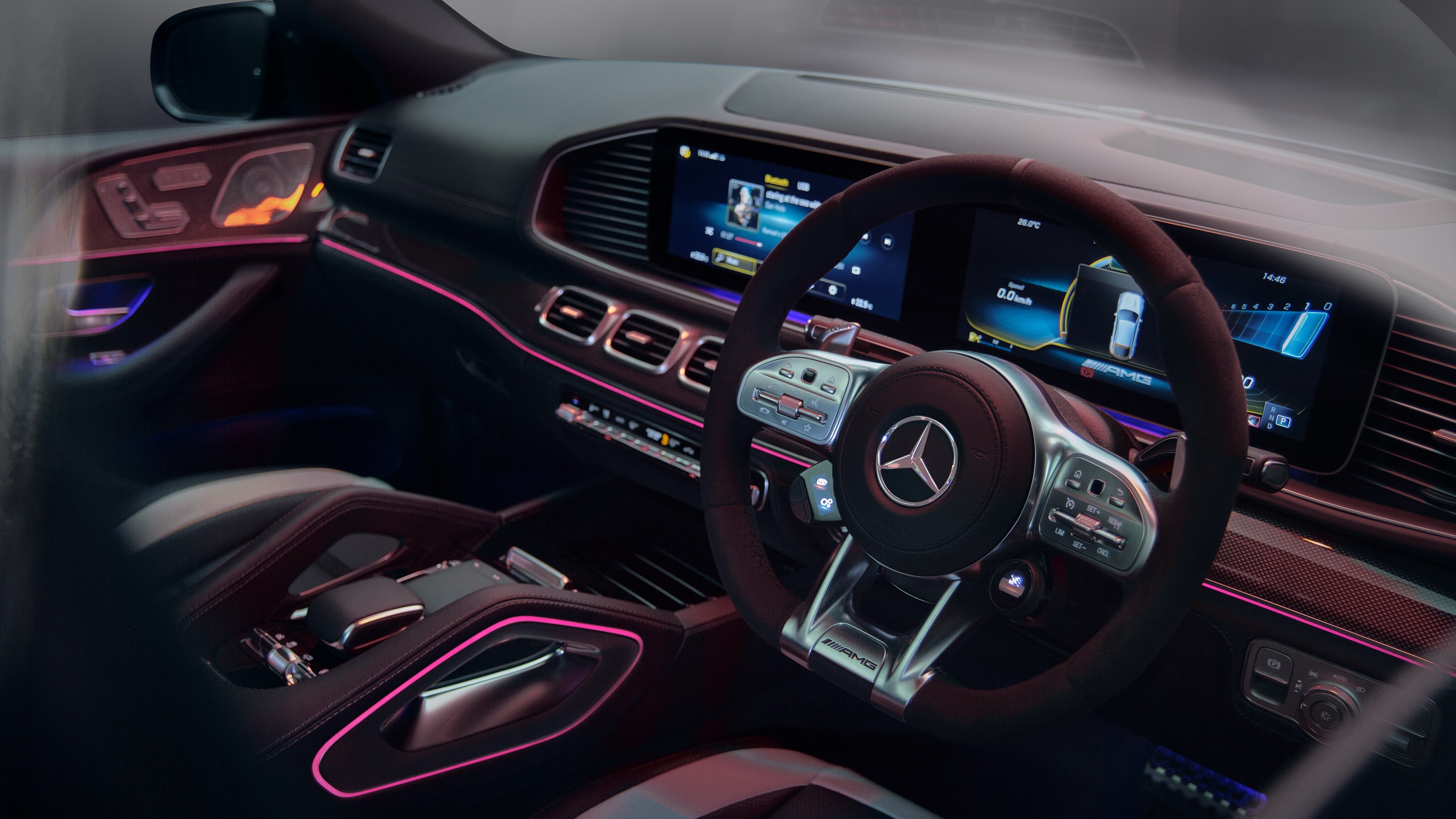 Mercedes-Benz&nbsp;Drives In Maybach SUV 680 'Night Series' At Bharat Mobility Global Expo