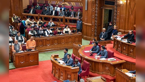 कोडीन कफ सिरप के मुद्दे पर यूपी विधानसभा में हंगामा, SP की नारेबाजी, बीजेपी का पलटवार