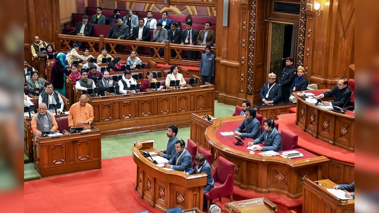 कोडीन कफ सिरप के मुद्दे पर यूपी विधानसभा में हंगामा, SP की नारेबाजी, बीजेपी का पलटवार