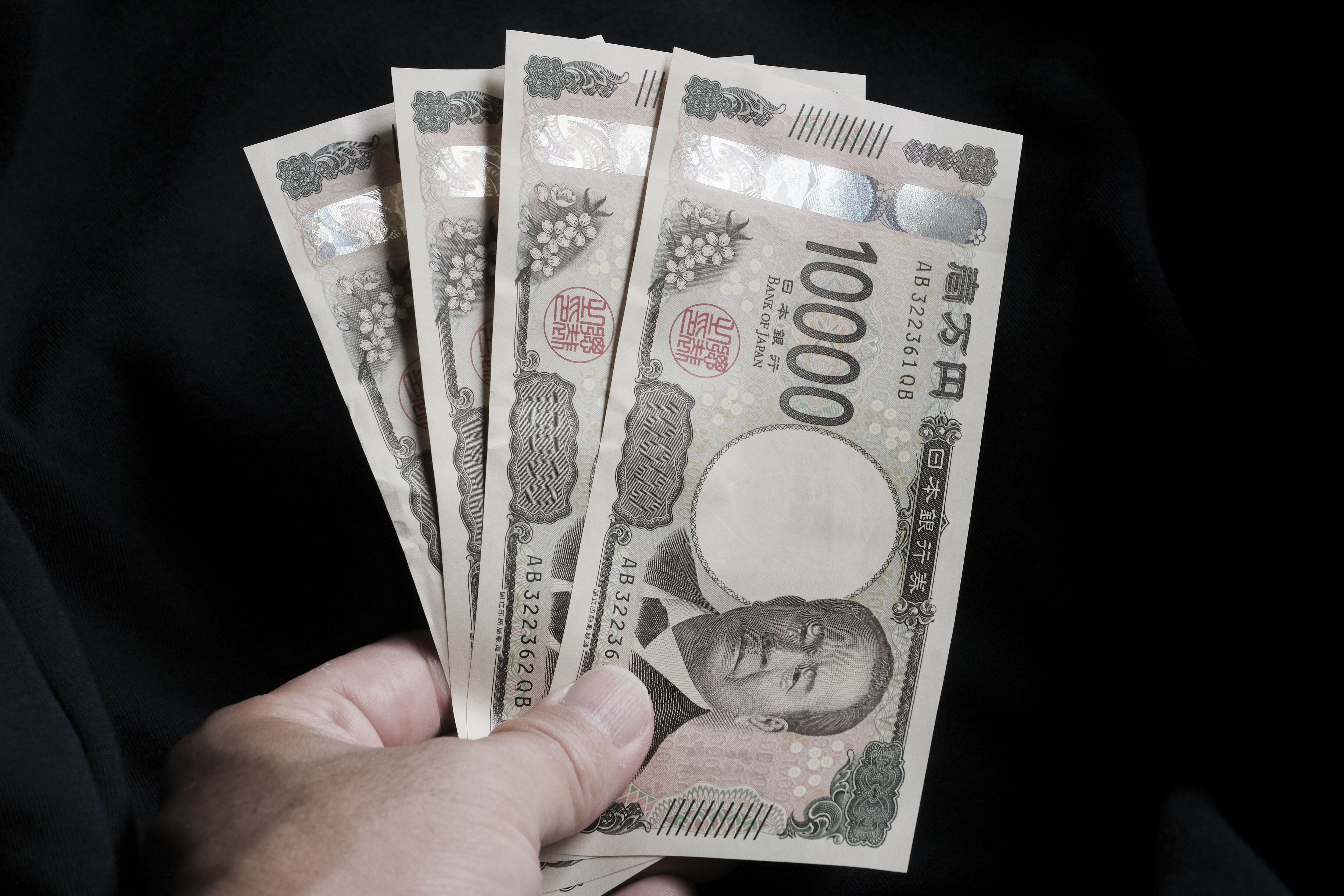 Yen Fluctuates After Bank Of Japan Hikes Rates As Traders Wait For Governor Speech