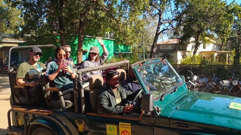 MP Tourism: नए साल के स्वागत में गुलजार हुआ बांधवगढ़, सैलानियों में जश्न का माहौल,&nbsp;बाघ का दीदार करने पहुंच रहे विदेशी पर्यटक