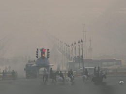 Smog Blankets Delhi As AQI Remains 'Poor', Residents Face Breathing Discomfort