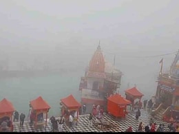 ठिठुरन के आगे थमी आस्था की डगर! हरिद्वार में कड़ाके की ठंड का सितम, गंगा स्नान करने वालों की संख्या 40% घटी