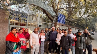 GRAP के बीच कंस्ट्रक्शन मजदूरों की मुश्किलें, 10 हजार की मदद के लिए क्यों लग रही हैं लंबी कतारें?