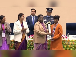 राष्ट्रपति जो गोल चीज देते हैं, उसमें क्या होता है? बाल पुरस्कार विजेता योगिता मंडावी ने कर दी अनबॉक्सिंग