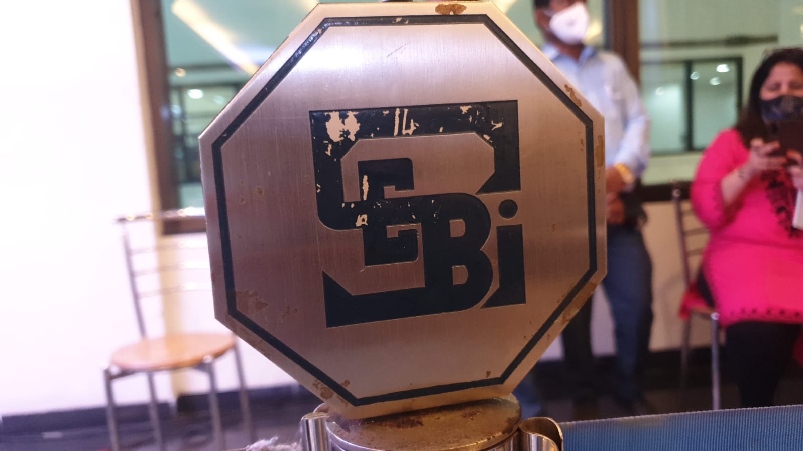 SEBI Fines Six Entities In Deutsche Mutual Fund Front-Running Case