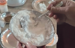 यूपी के मशहूर ढाबे में 'दही' के साथ परोसा गया मरा चूहा, वीडियो वायरल,  प्रशासन ने लिया एक्शन