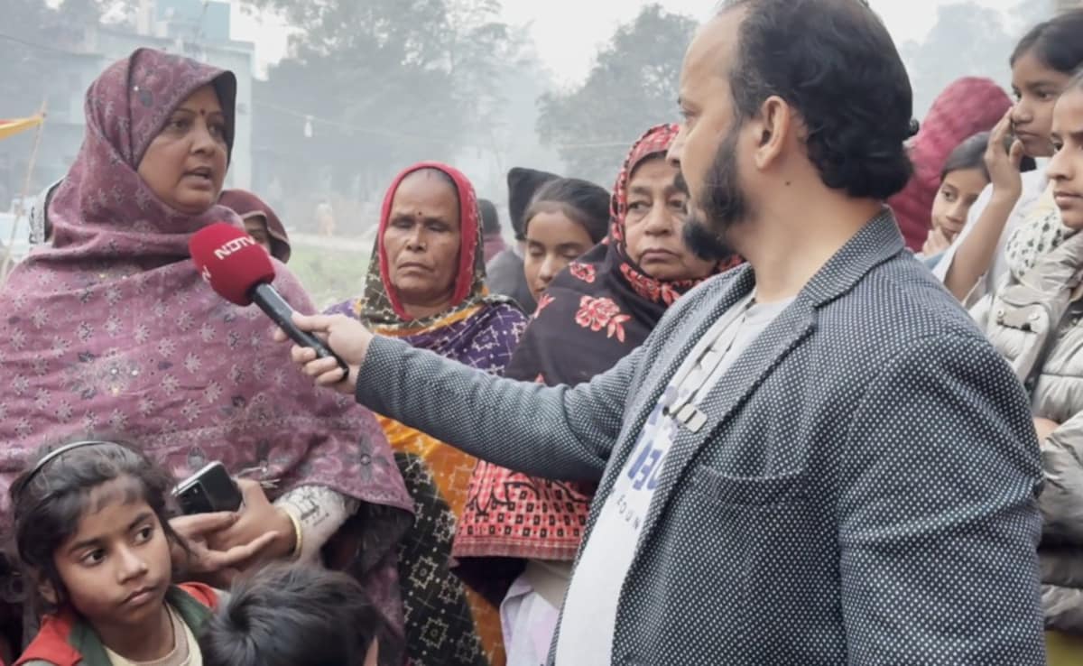 Nearly 300 Families Stranded In This Delhi Locality After Sealing Drive By UP Body