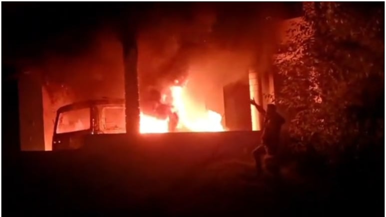 राजस्थान में दो परिवारों के बीच ऐसा क्या हुआ कि फूंक डाली कार, महिलाओं समेत 4 घायल