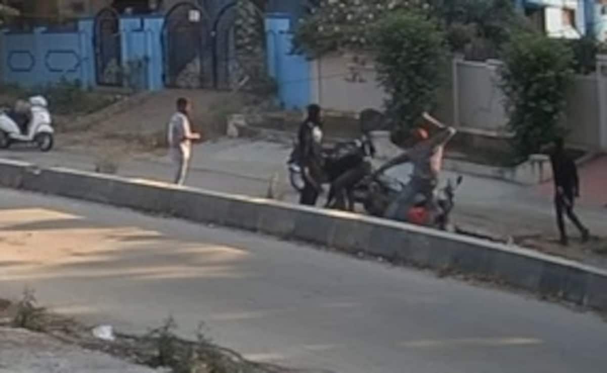 On CCTV, Telangana Man Killed By 6 Men With Knives Outside Child's School
