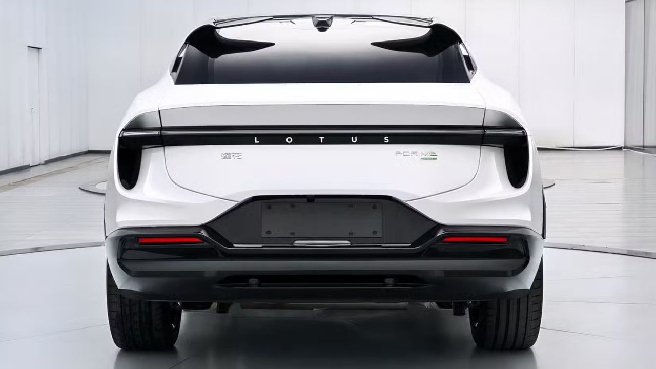 Lotus Eletre Plug-In Hybrid