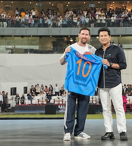 Sachin Tendulkars First Post After Meeting Lionel Messi At Wankhede Breaks The Internet