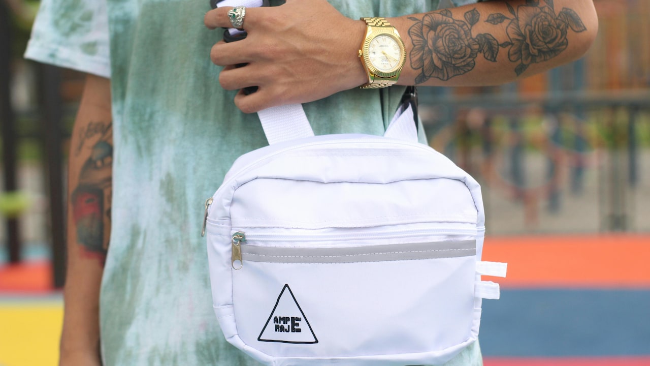 How To Choose A Sling Bag That Suits Your Height, Routine And Style