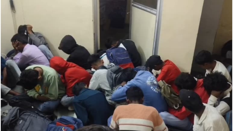 राजस्थान में बिक रहा 'बचपन'! डूंगरपुर स्टेशन से 22 बच्चों को बचाया, 3 एजेंट गिरफ्तार