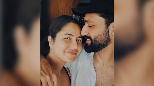 बेबी बॉय के बाद चौथी एनिवर्सरी पर पहली बार साथ दिखे विक्की कौशल और कैटरीना कैफ, शेयर की स्पेशल फोटो
