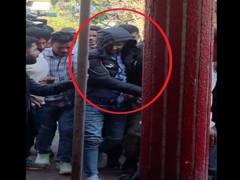 Gangster Mayank in Raipur Court: गैंगस्टर मयंक को लेकर रायपुर पहुंची पुलिस; लॉरेंस बिश्नोई का है करीबी