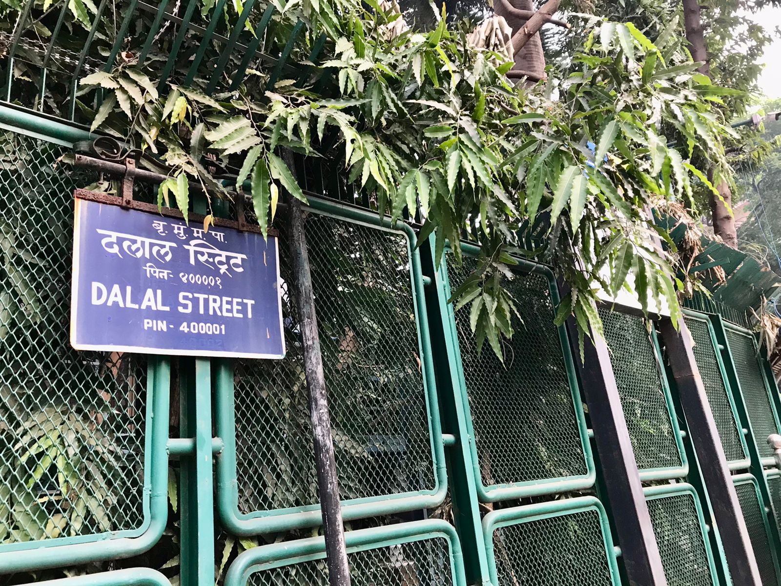 Stock Market Today: Sensex, Nifty Marginally Lower As I.T., PSU Banks Offset Losses; FPIs Remain Net Sellers