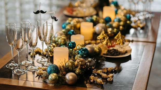 From Decor To Dessert: How To Set Up A Cosy Christmas Dinner Table