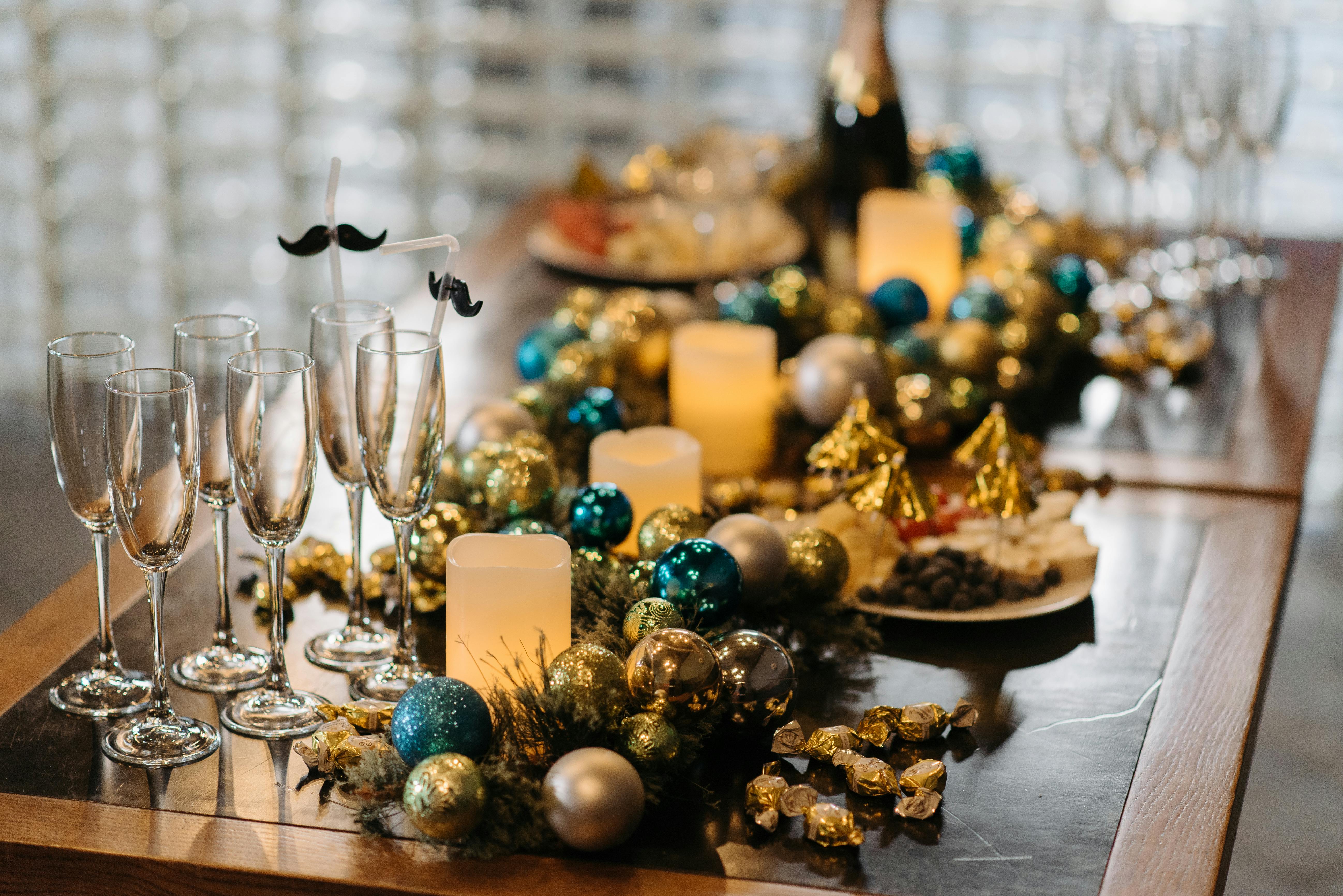 From Decor To Dessert: How To Set Up A Cosy Christmas Dinner Table