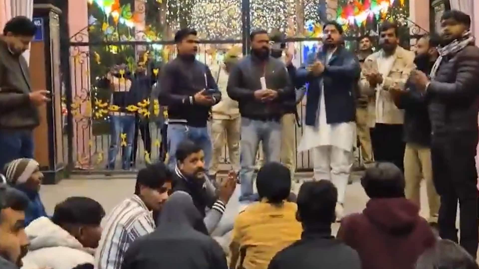 Goons Disrupt Christmas Celebrations in Bareilly, Chant Hanuman Chalisa Outside Church
