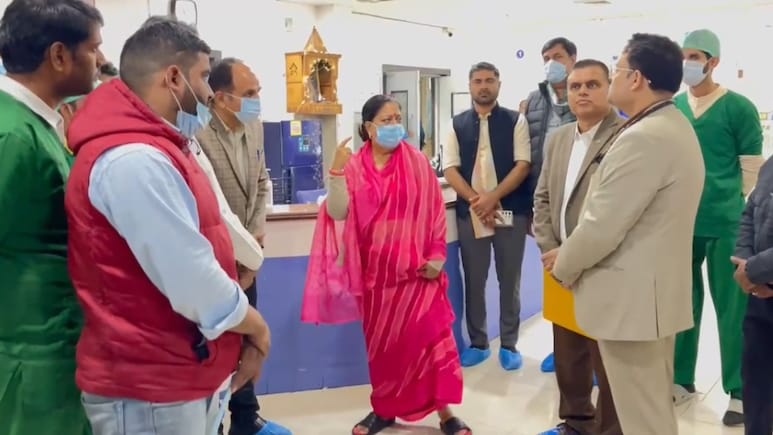अचानक झालावाड़ हॉस्पिटल पहुंचीं वसुंधरा राजे, अस्पताल प्रशासन को दिए खास निर्देश