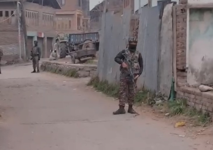 दिल्ली धमाके को लेकर J&K में NIA रेड, आतंकी मुजम्मिल और आमिर राशिद समेत कइयों के घर छापेमारी